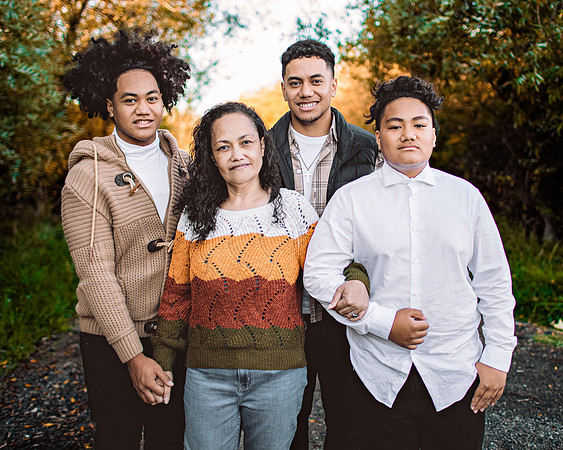 Tuiaki Family 112021_0136-Edit-Edit 16x20